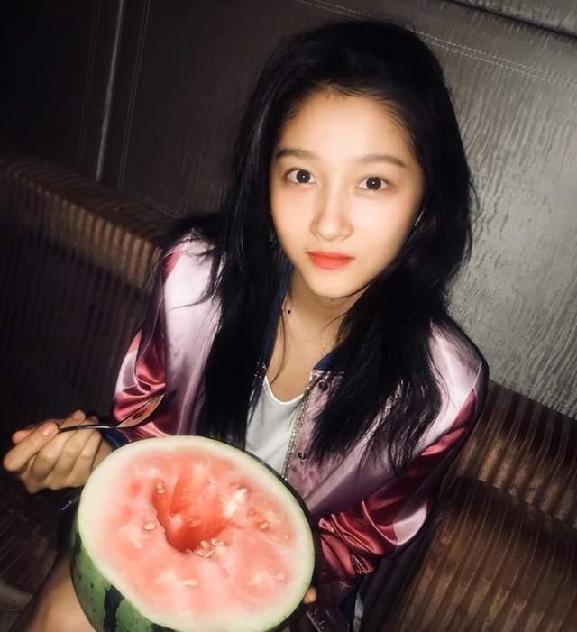 娱乐吃瓜酱拍照视频,揭秘幕后拍照视频的趣味瞬间